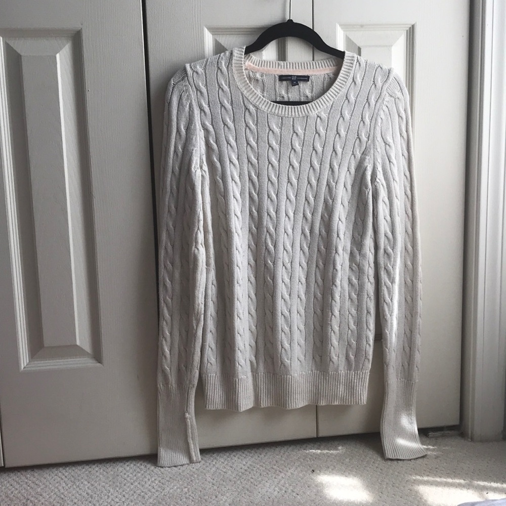 Been worn a bunch of times pullover sweater